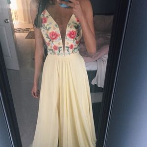 Faviana Dresses - Prom dress: Faviana buttercreme size 0 Faviana Dresses - Prom dress: Faviana buttercreme size 0